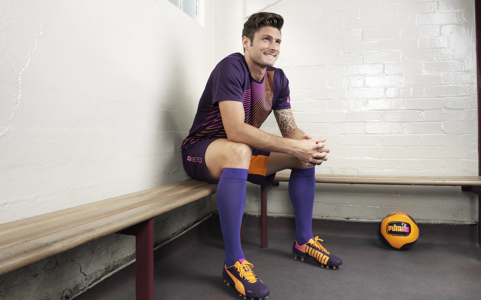 勇士主帅带队观看经典比赛强化战术意识，勇士主场震撼开幕