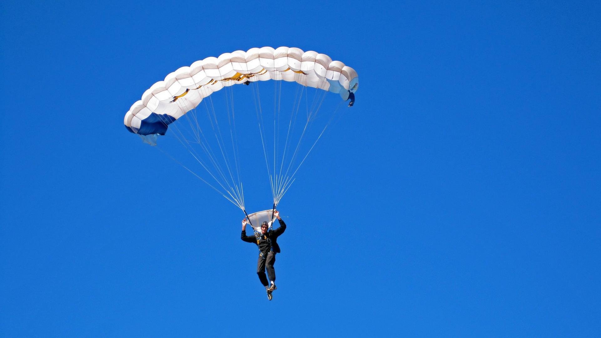 训练方法：职业队伍采用模拟对抗提升团队协同效率，部队模拟对抗演练我方部队叫什么