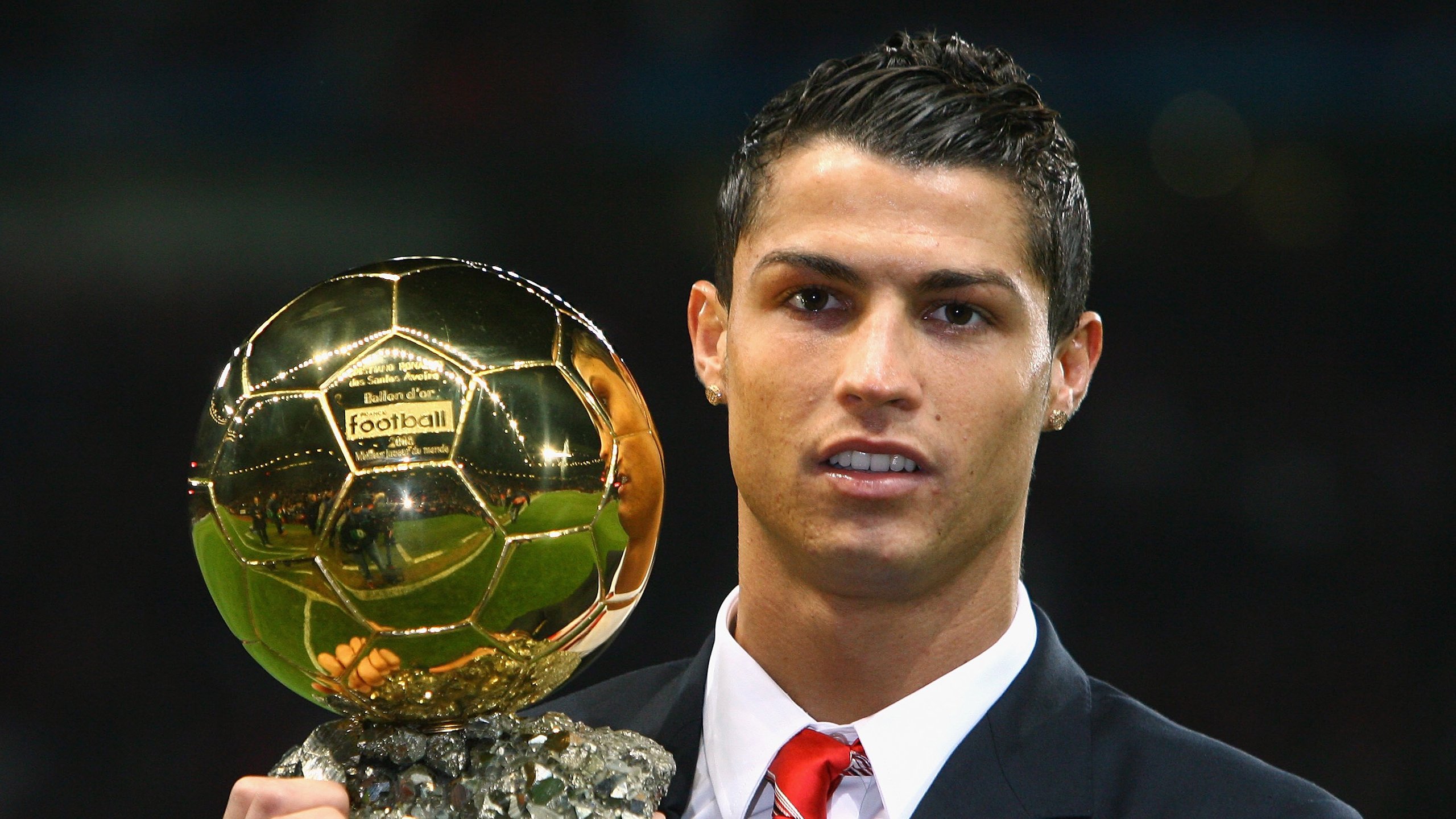 电竞比赛中观众情绪是否影响选手发挥，分析电竞运动员比赛时的心态